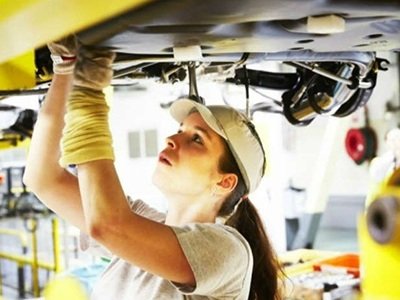 Impulsan la participación de la mujer en la industria automotriz en México