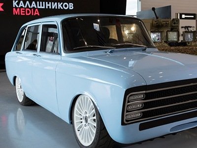 Kalashnikov presentó su primer modelo