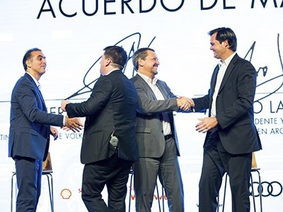 Raízen Argentina y Volkswagen Argentina celebraron su alianza de recomendación de productos Shell Helix y Shell V-Power