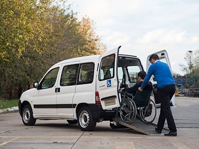 Premiaron al primer auto nacional para pasajeros en sillas de ruedas