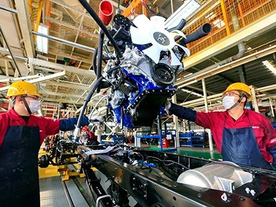 Reanuda Mercedes-Benz y Fuso la actividad en sus fábricas