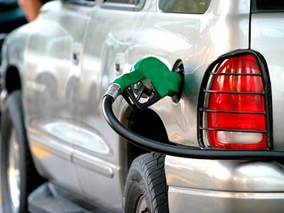 La medida del gobierno de no aumentar las naftas hasta fin de año