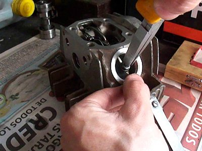 Cuando hay que regular las válvulas de la moto?