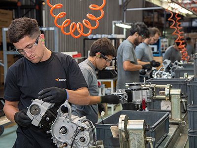 Subió la producción de autos, cemento y motos según el CEP XXI