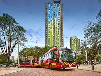 Con 700 buses para Bogotá, Volvo cierra el mayor negocio de BRT de la década y confirma su liderazgo en el segmento