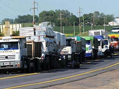 Por la suba de peajes y combustible, transportar mercadería costó un 9% más en marzo