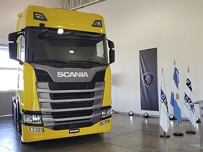 Scania Argentina entregó un S500 a la Fundación de FADEEAC